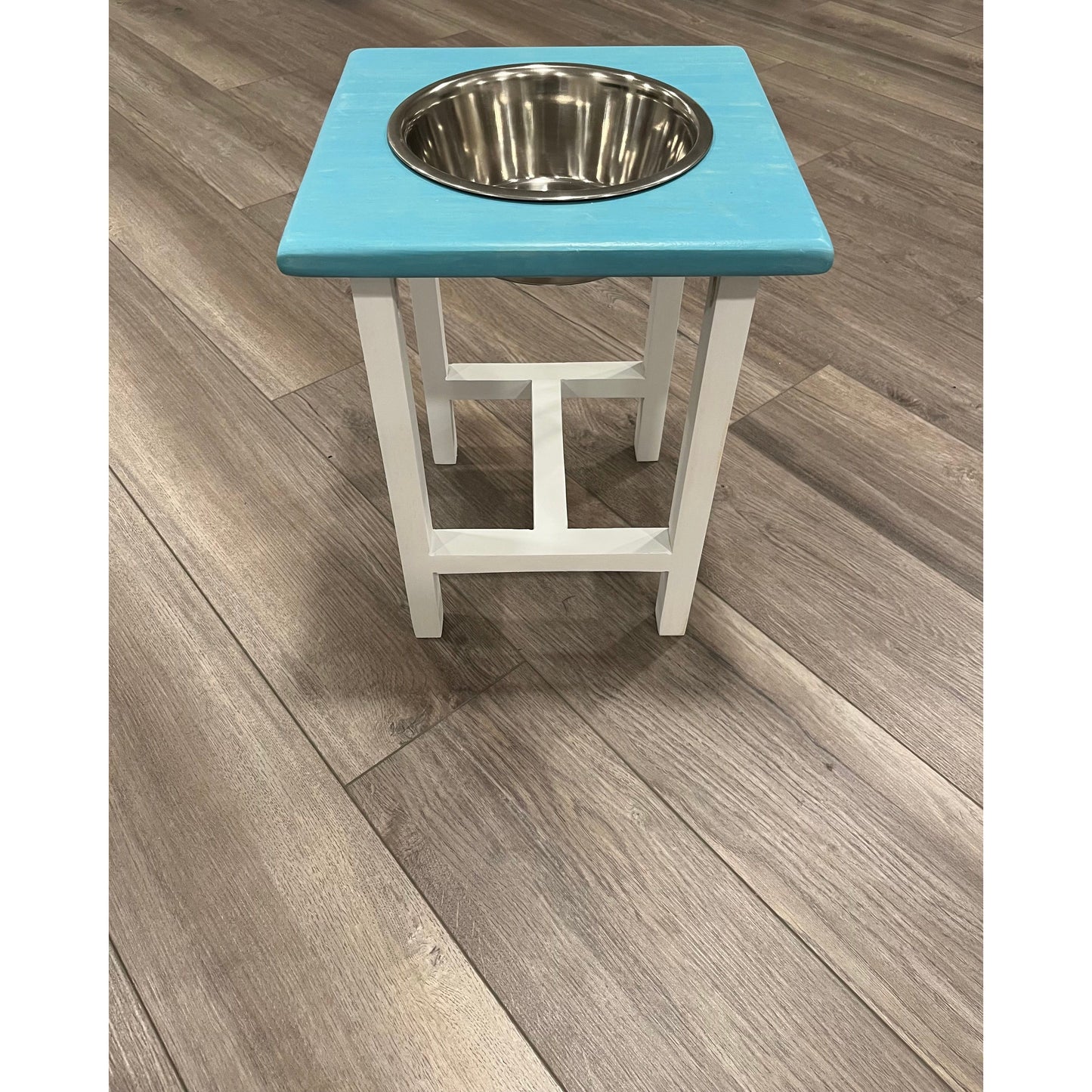 Farmhouse Single Bowl Raised Dog Feeder